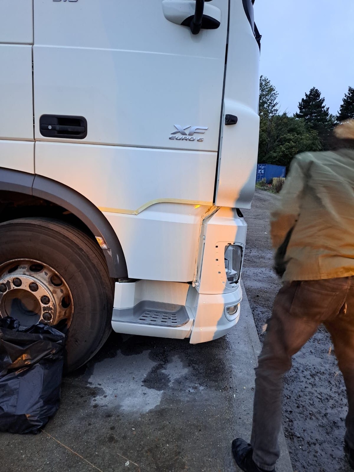 DAF truck front corner after repair and refinishing
