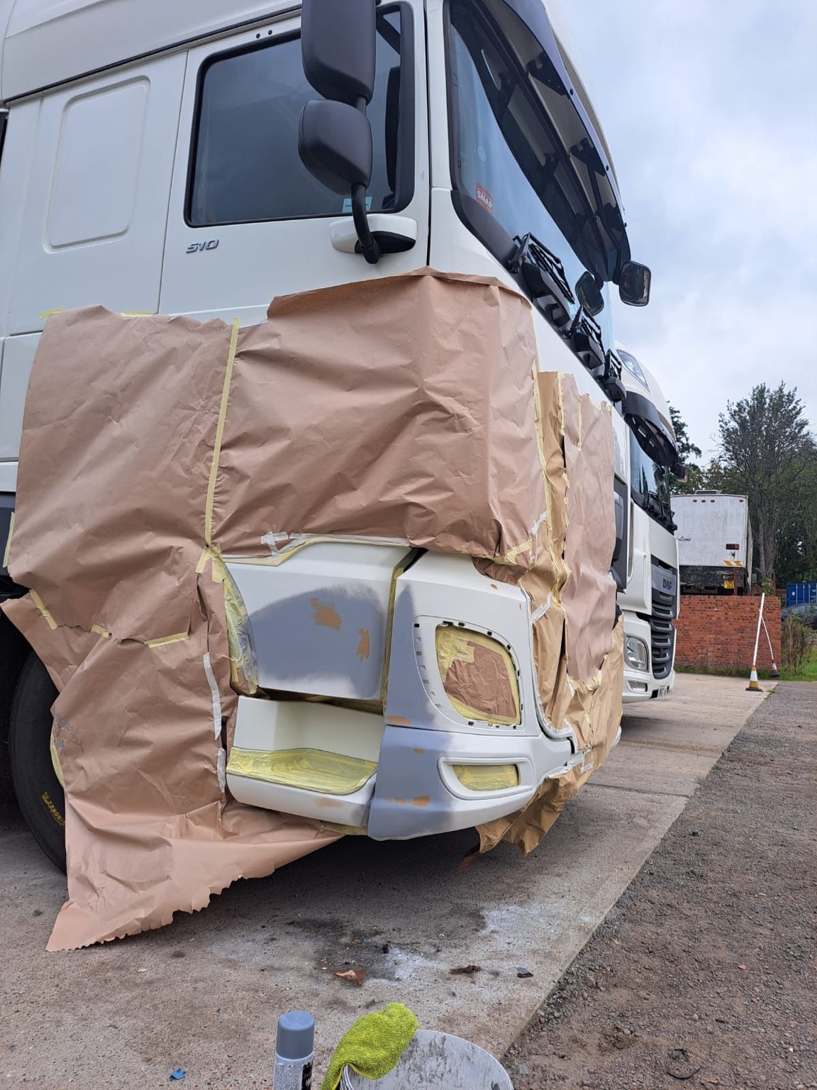 DAF truck front corner before refinishing